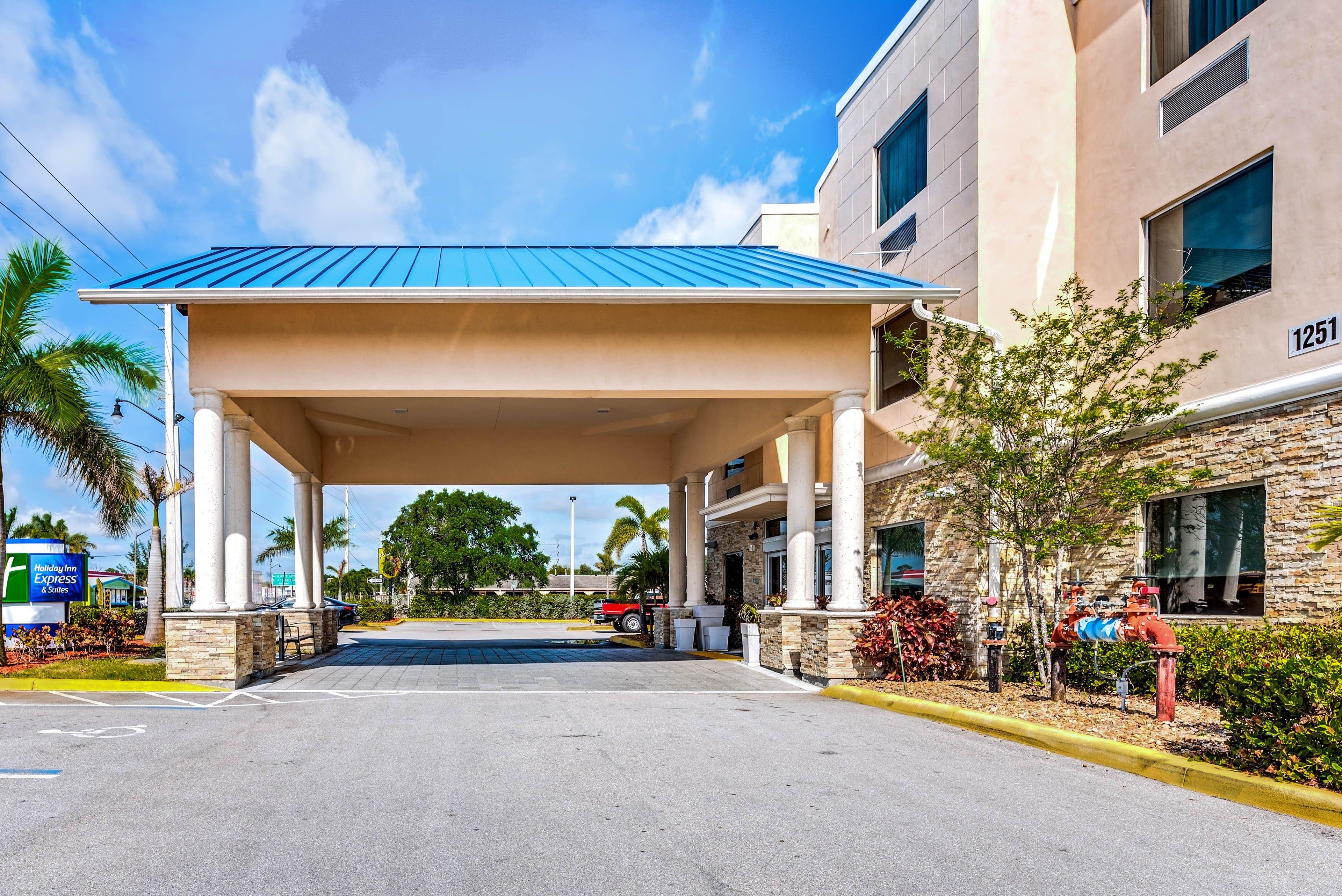 Holiday Inn Express & Suites Lantana By Ihg Esterno foto