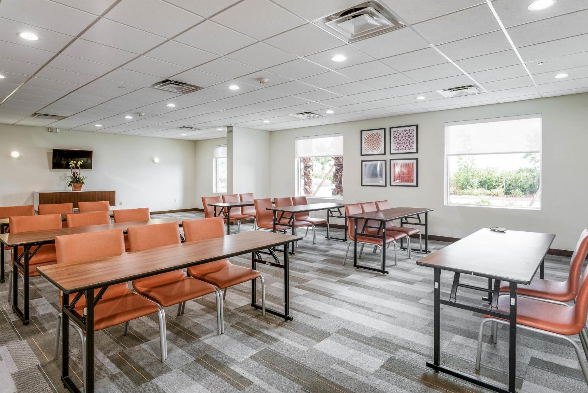 Holiday Inn Express & Suites Lantana By Ihg Esterno foto